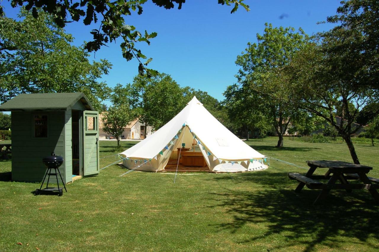 Camping La Foret De Tesse Exteriör bild