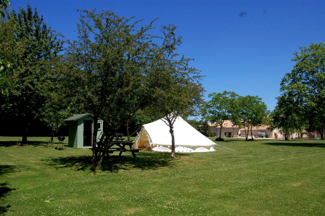 Camping La Foret De Tesse Exteriör bild