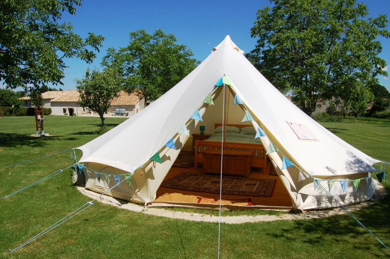 Camping La Foret De Tesse Exteriör bild