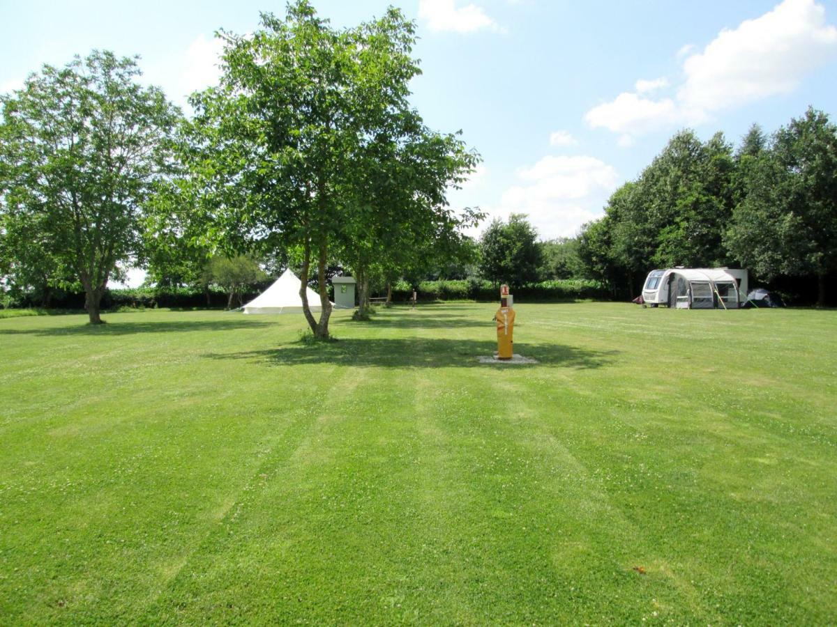 Camping La Foret De Tesse Exteriör bild