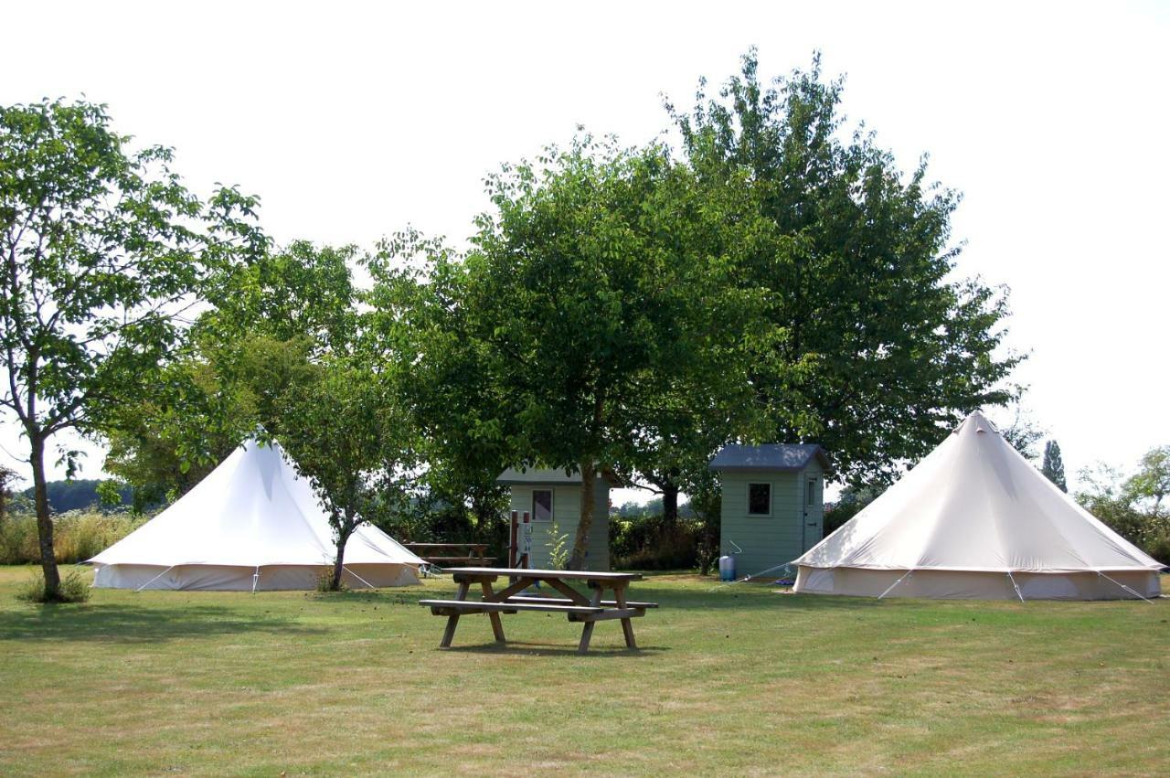 Camping La Foret De Tesse Exteriör bild